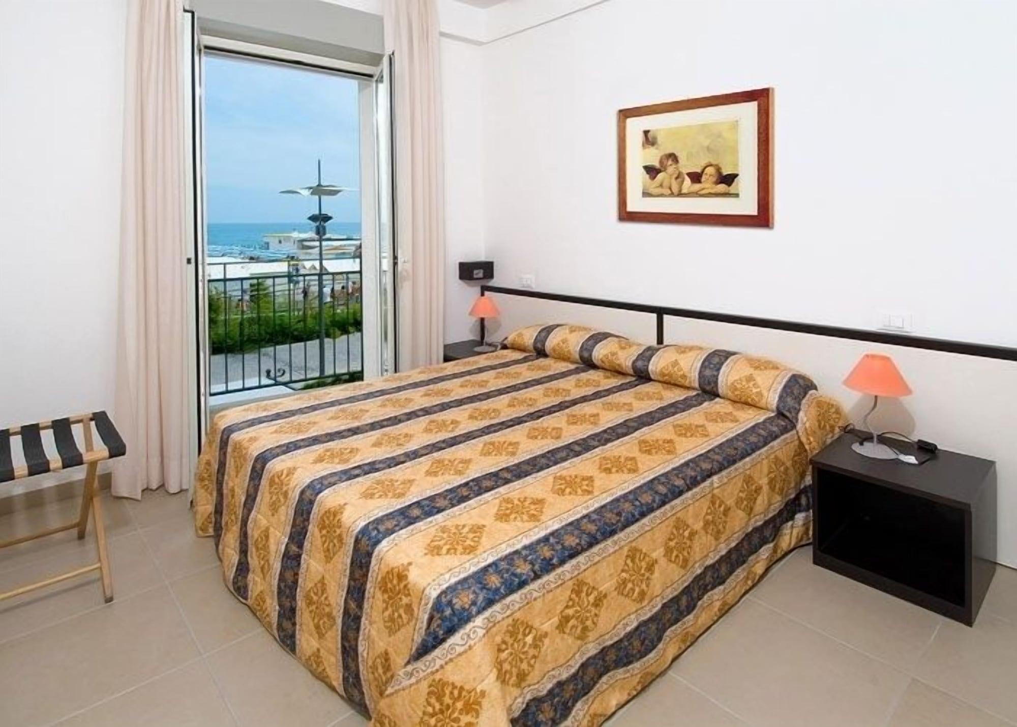 Residence Roxy Мисано Адриатико Екстериор снимка