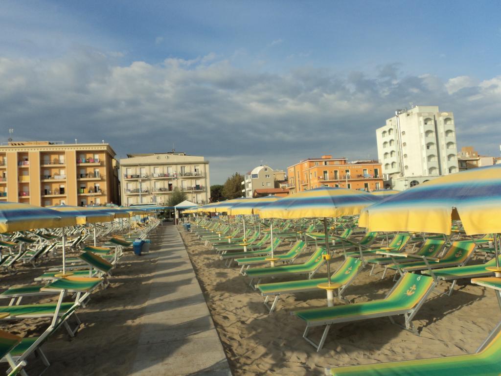 Residence Roxy Мисано Адриатико Екстериор снимка
