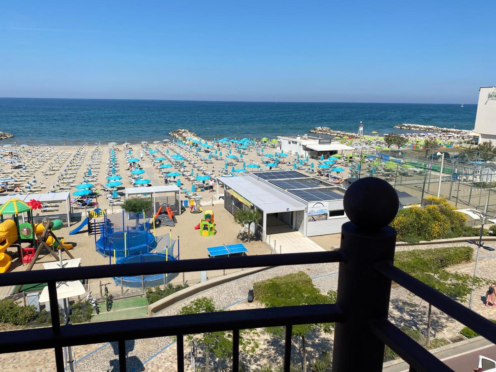Residence Roxy Мисано Адриатико Екстериор снимка